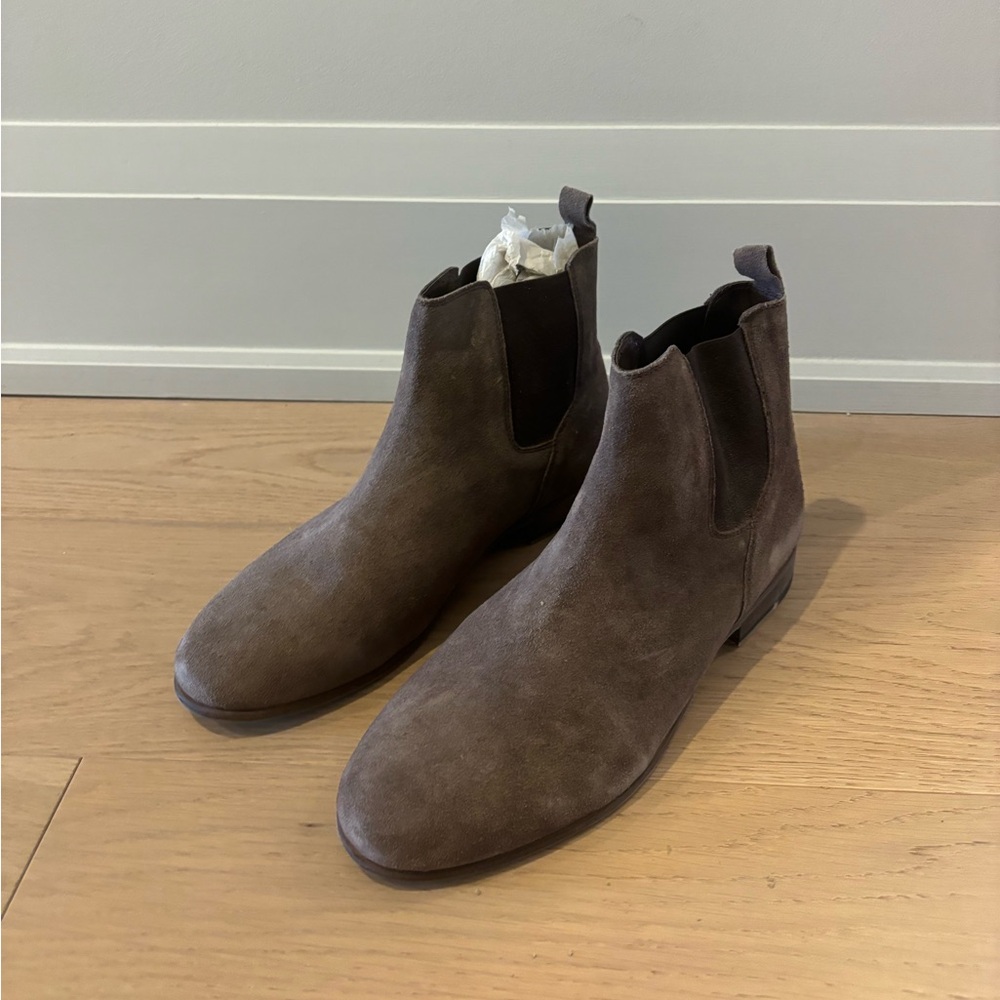 Brand new mens suede boots